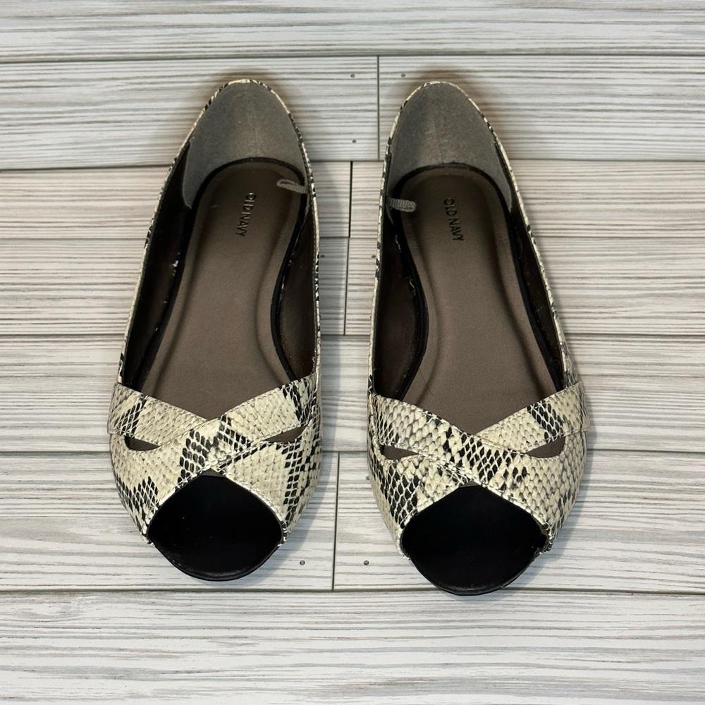Old Navy Snake Skin Flat Sz 9 NWOT